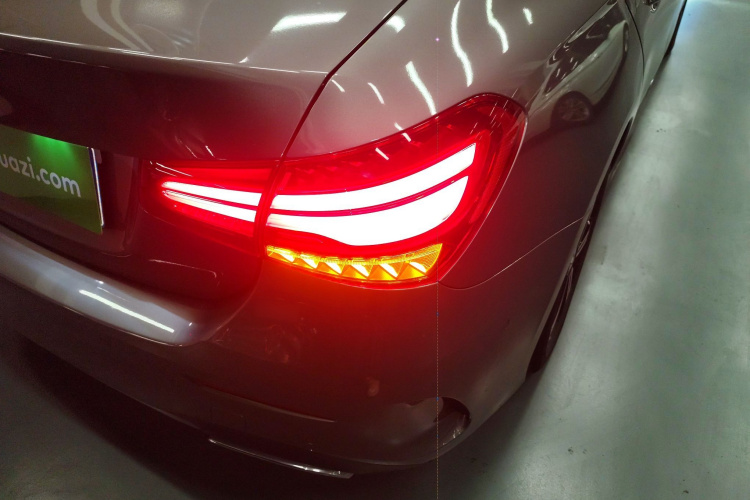 奔驰A级 2024款 A 200 L 时尚型车身外观9