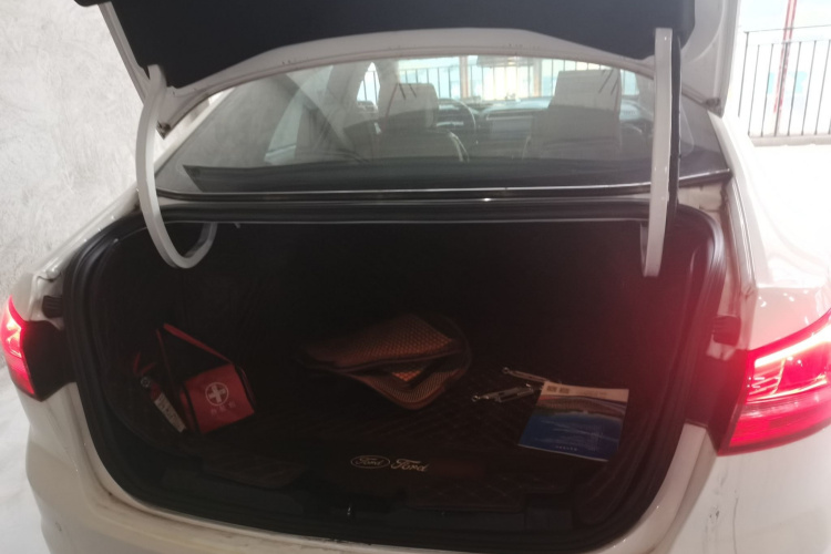 福特 福睿斯 2017款 改款 1.5L 手动舒适型局部细节23