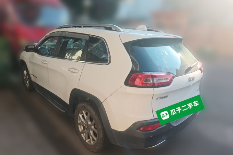 Jeep 自由光 2017款 2.0L 优越版车身外观6003