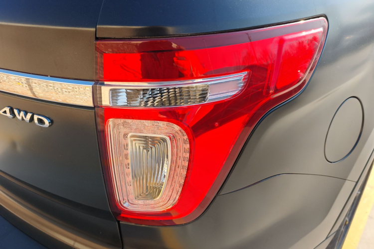 福特 探险者(进口) 2011款 3.5 Limited车身外观9