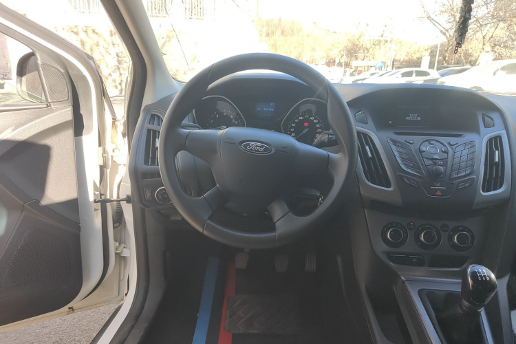 福特 福克斯 2012款 两厢 1.6L 手动舒适型中控内饰13