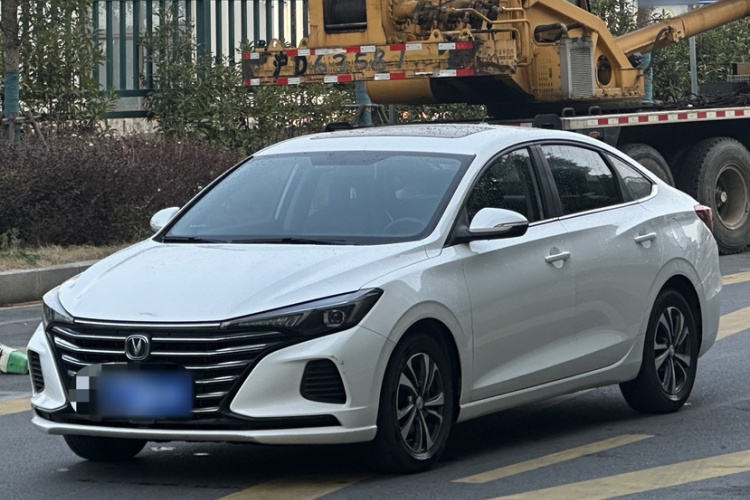 长安 逸动 2020款 PLUS 1.6L GDI 自动豪华型车身外观6006