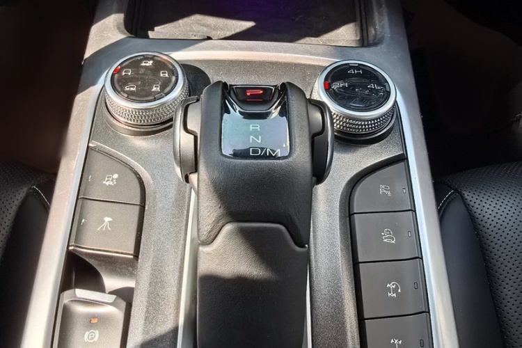 坦克300 2021款 越野版 2.0T 征服者中控内饰7008