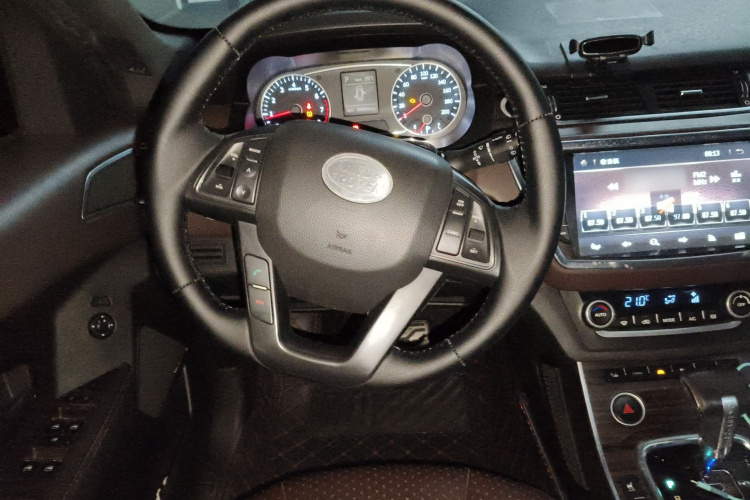 陆风X7 2015款 2.0T 全景旗舰版中控内饰13