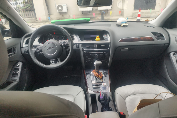 奥迪A4L 2013款 35 TFSI 自动舒适型中控内饰7002