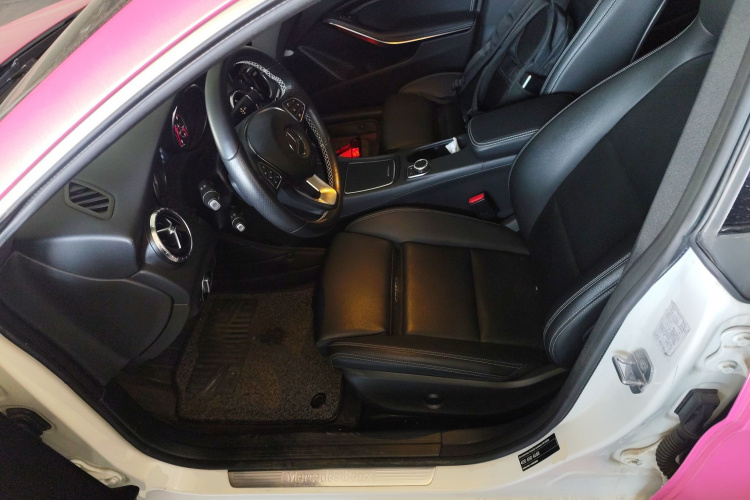 奔驰CLA 2018款 CLA 200 时尚型中控内饰19