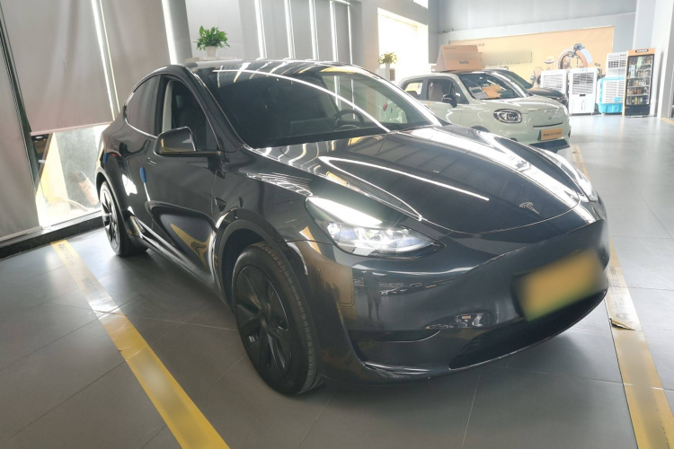 特斯拉 Model Y 2024款 后轮驱动版车身外观3