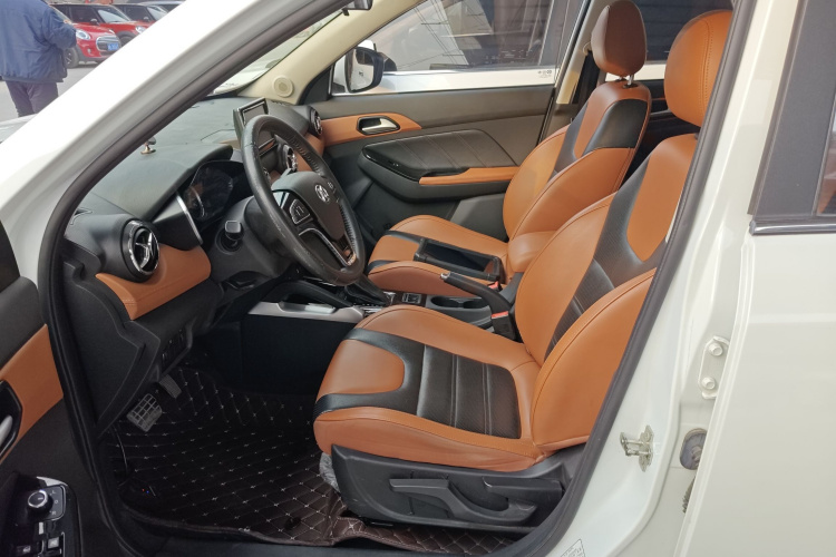 北京汽车 绅宝X35 2016款 1.5L 自动豪华版中控内饰20