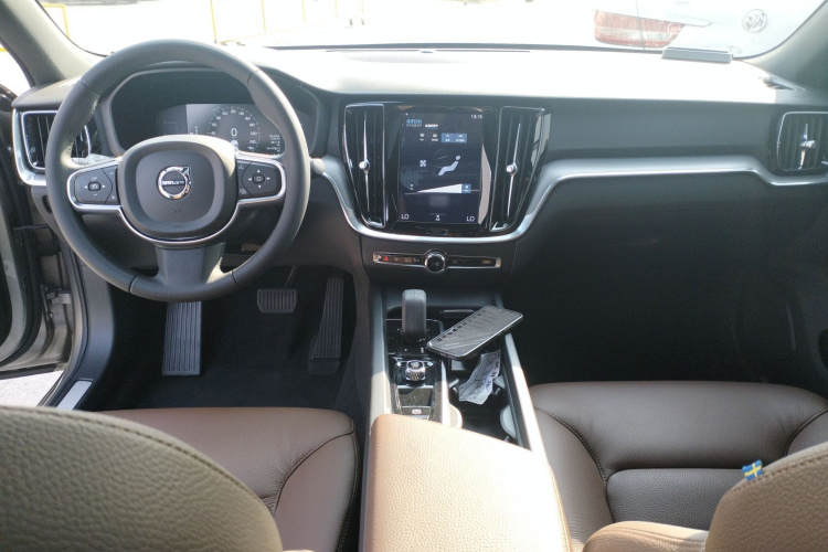 沃尔沃S60 2022款 B4 智逸豪华版中控内饰12