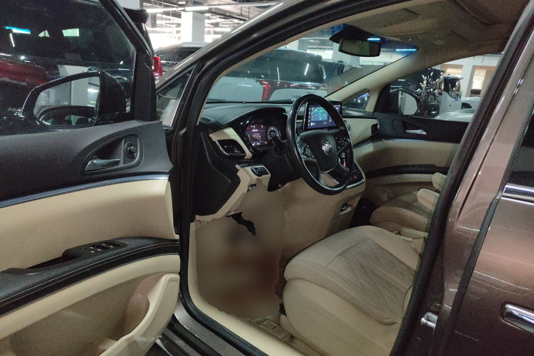 别克GL8 2023款 改款 陆上公务舱 豪华型中控内饰20