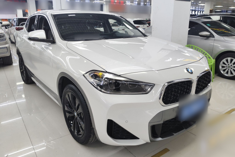 宝马X2 2023款 sDrive25i M越野套装车身外观3