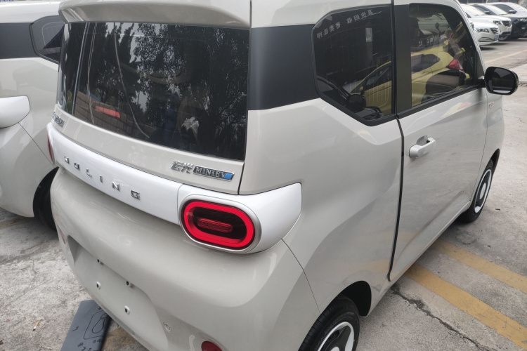 五菱汽车 宏光MINIEV 2024款 第三代 215km 青春版车身外观7