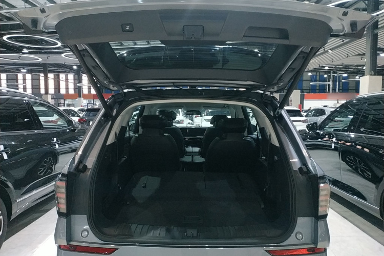 福特 2025款 锐界L 2.0T EcoBoost E混动四驱七座至尊型机舱底盘23