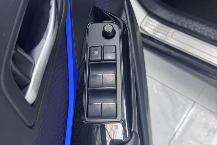 丰田 奕泽IZOA 2020款 2.0L 奕享版中控内饰7005