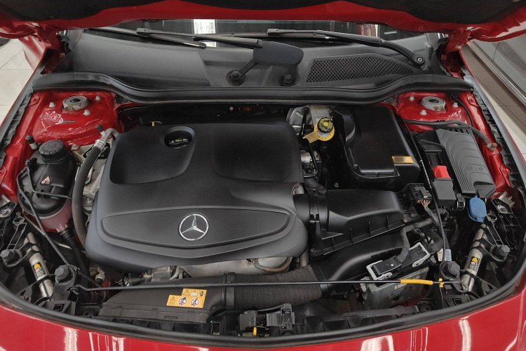 奔驰CLA 2015款 CLA 220 4MATIC机舱底盘24