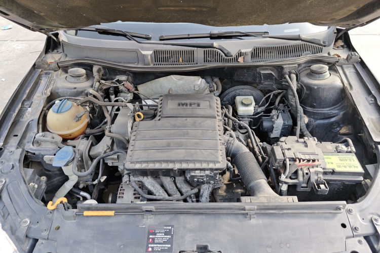 大众 朗逸 2017款 1.6L 自动舒适版机舱底盘24