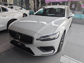 沃尔沃S60 2026款 B4 智逸豪华版