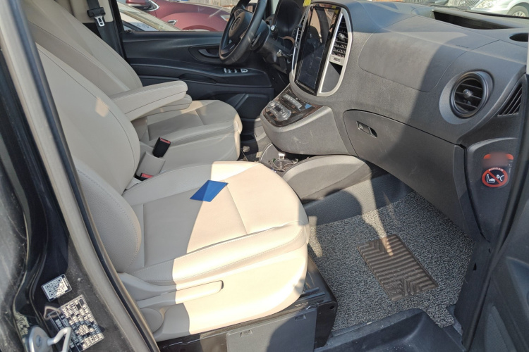 奔驰 威霆 2018款 2.0T 精英版 7座 国V局部细节41