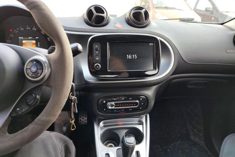 博速 smart forfour 2017款 BRABUS Xclusive中控内饰12