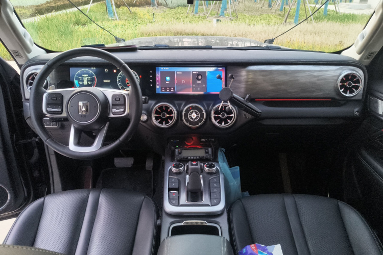 坦克300 2021款 越野版 2.0T 征服者中控内饰12