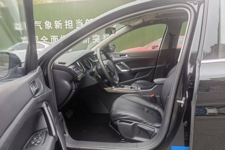 标致408 2016款 1.6T 自动豪华版中控内饰7001