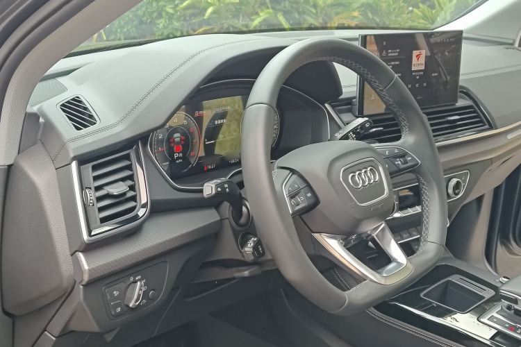 奥迪Q5L 2022款 改款 40T 豪华动感型中控内饰7007