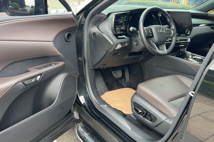 雷克萨斯RX 2023款 350h 四驱醇享版中控内饰7001