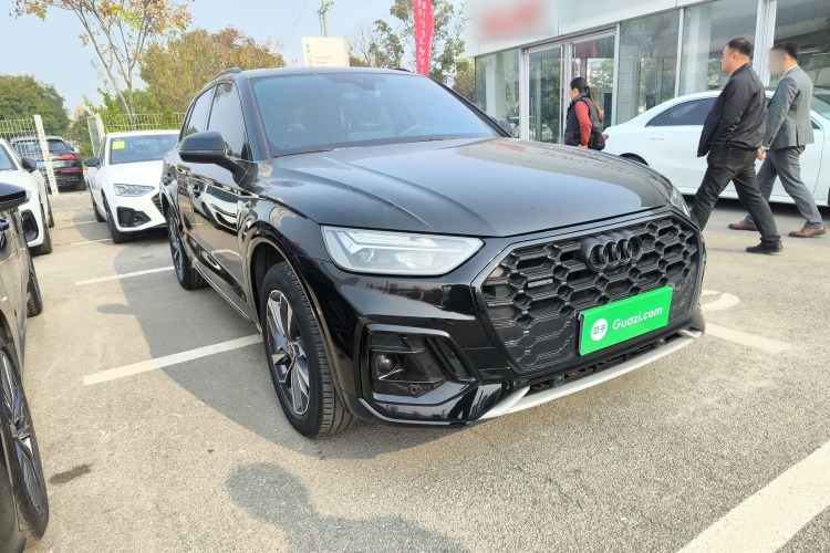 奥迪Q5L 2024款 40 TFSI 豪华动感型车身外观3