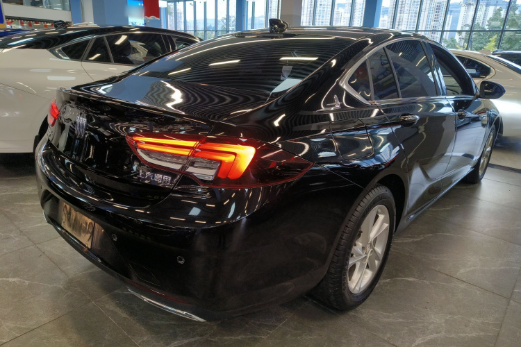 别克 君威 2024款 25T 超享版车身外观7