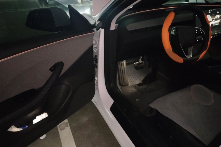 特斯拉 Model 3 2023款 后轮驱动版中控内饰7003