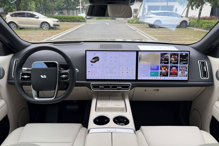 理想汽车 理想L9 2024款 Ultra中控内饰7010