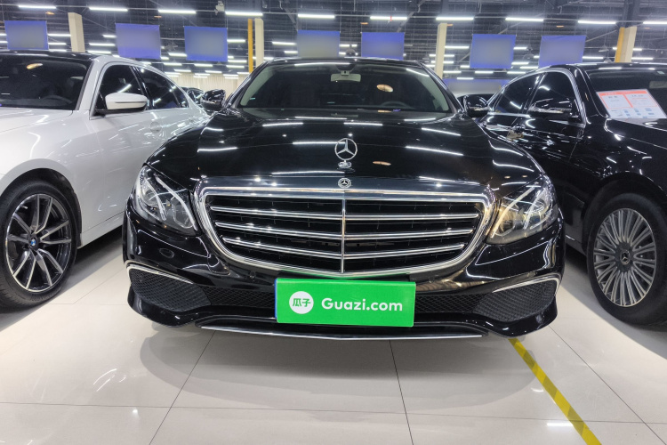 奔驰E级 2019款 E 260 L 运动型车身外观2