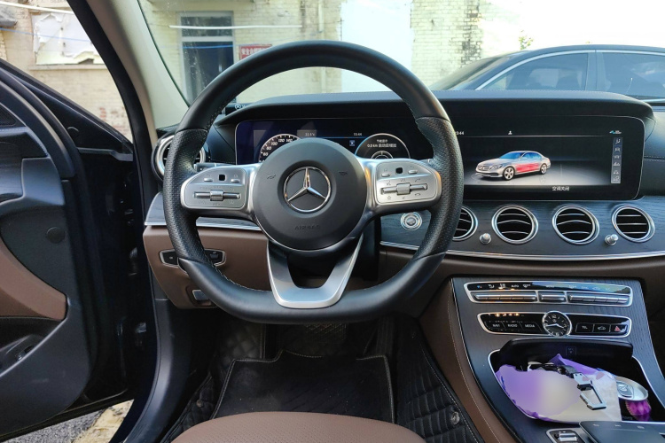 奔驰E级 2020款 改款 E 300 L 运动殊享版中控内饰13