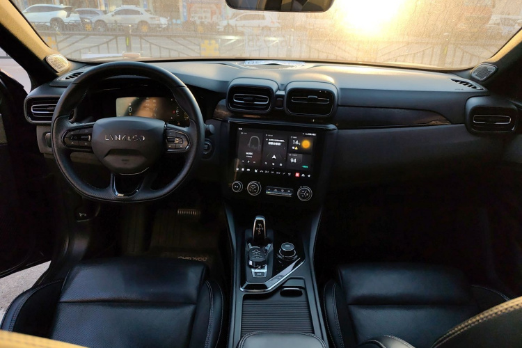 领克03 2022款 2.0TD DCT劲Pro中控内饰12