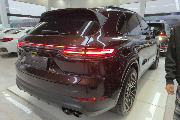 保时捷 Cayenne新能源 2022款 Cayenne E-Hybrid 2.0T 铂金版车身外观6005