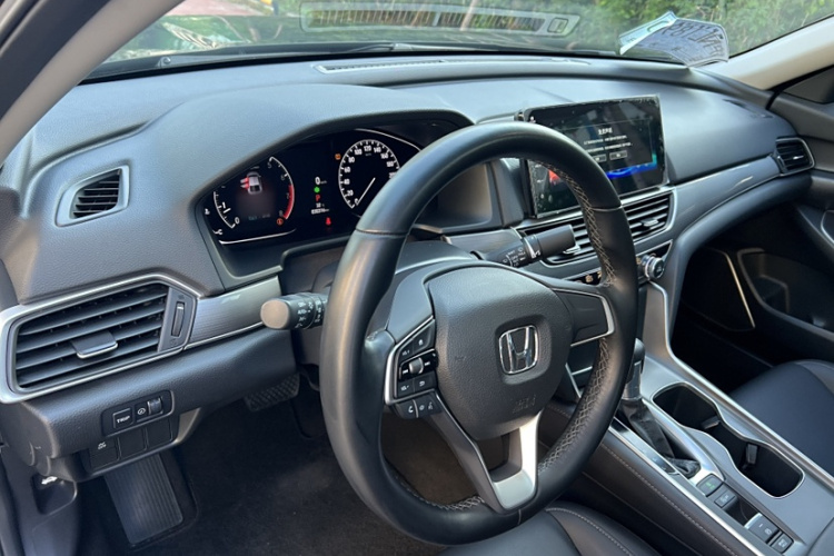 本田 雅阁 2022款 260TURBO 豪华版中控内饰7003