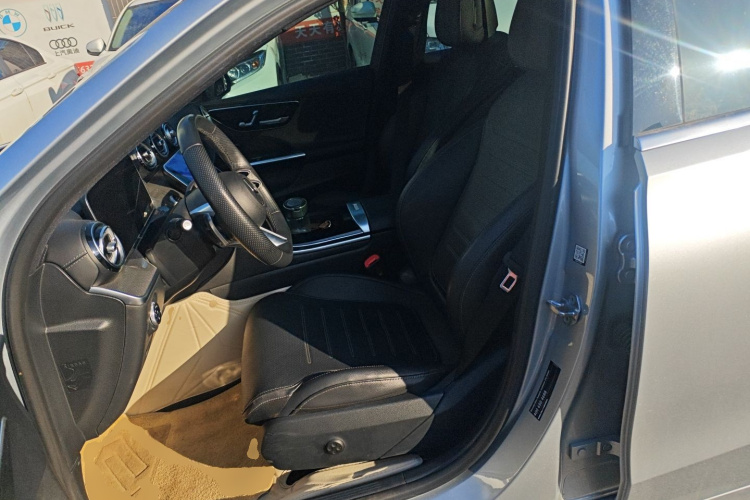 奔驰C级 2023款 改款 C 260 L 运动版中控内饰19