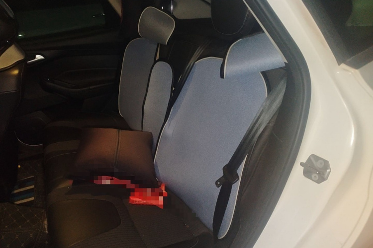 福特 福克斯 2012款 两厢 1.6L 自动风尚型中控内饰7004