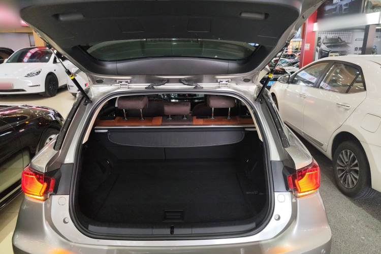 雷克萨斯CT 2020款 CT200h 精英版 单色机舱底盘23