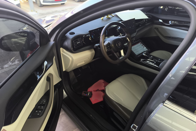 比亚迪 秦PLUS 2024款 荣耀版 DM-i 55KM领先型中控内饰20