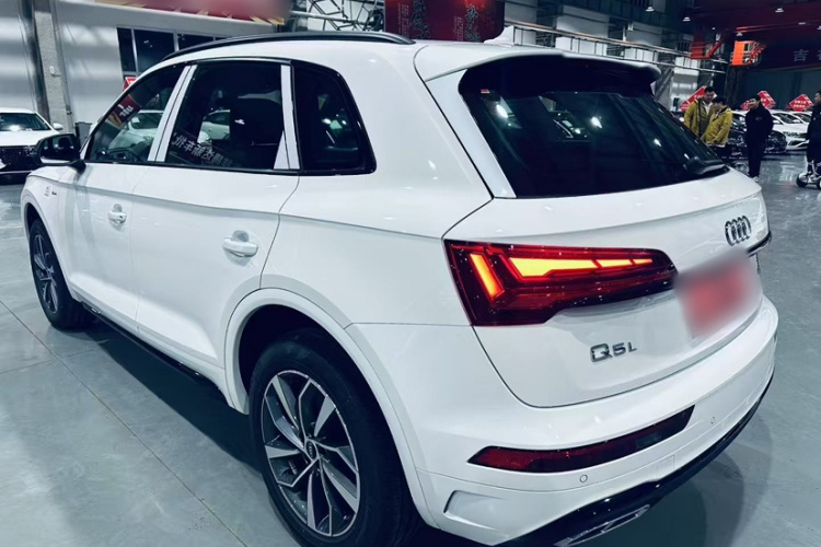 奥迪Q5L 2023款 40T 豪华动感型车身外观6002