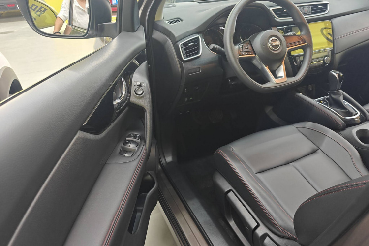 日产 逍客 2023款 经典 2.0L CVT XV舒适版中控内饰7004
