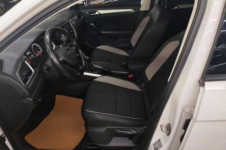 大众 T-ROC探歌 2020款 230TSI DSG两驱进取型中控内饰19