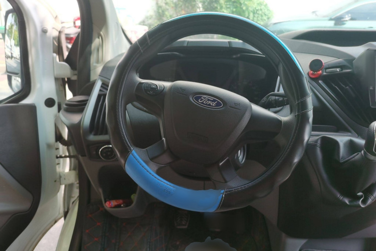 福特 全顺 2020款 2.0T汽油多功能商用车中轴低顶上掀尾门国VI局部细节13