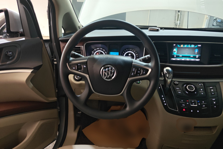 别克GL8 2017款 25S 舒适型 国V中控内饰13