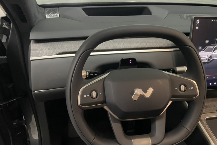 乐道L90 2025款 Max 六座版中控内饰7003