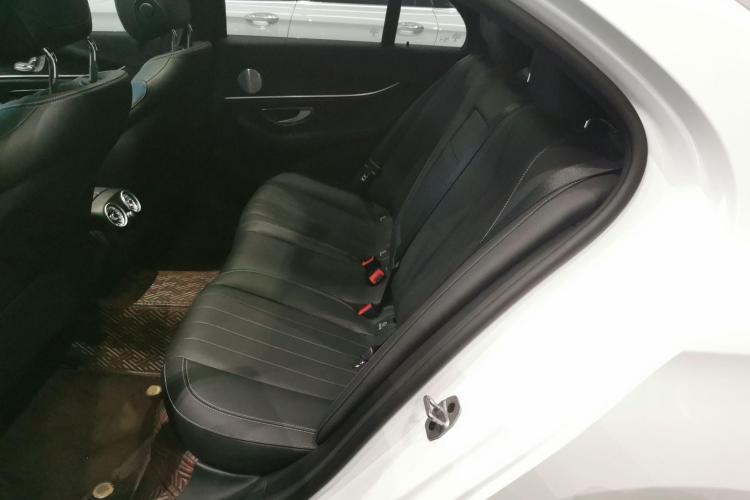 奔驰E级(进口) 2022款 E 260 时尚型运动版中控内饰21