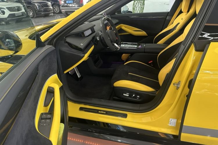 小米汽车 小米SU7 Ultra 2025款 Ultra中控内饰7002