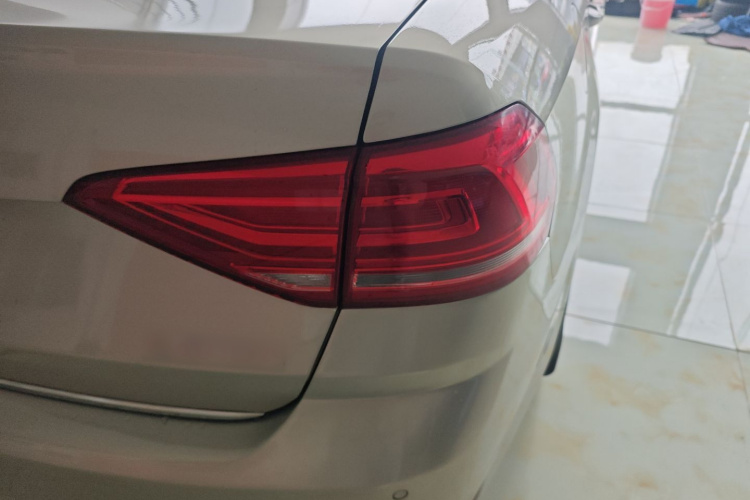 大众 朗逸 2017款 1.6L 自动舒适版车身外观9