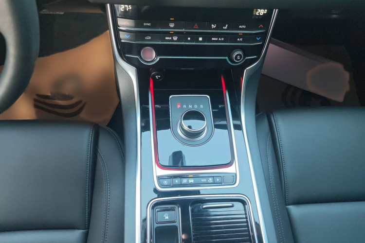 捷豹XFL 2020款 XFL 2.0T P200 两驱精英版局部细节18